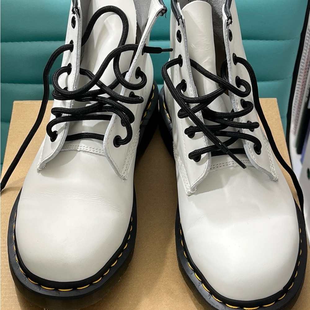 Dr. Martens NEW 101 YS White Smooth Leather Boots Yellow Stitch. Women, Size 10